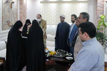 رئیس دانشگاه با خانواده شهید والامقام سید رحیم مسعودی علوی دیدار دارد